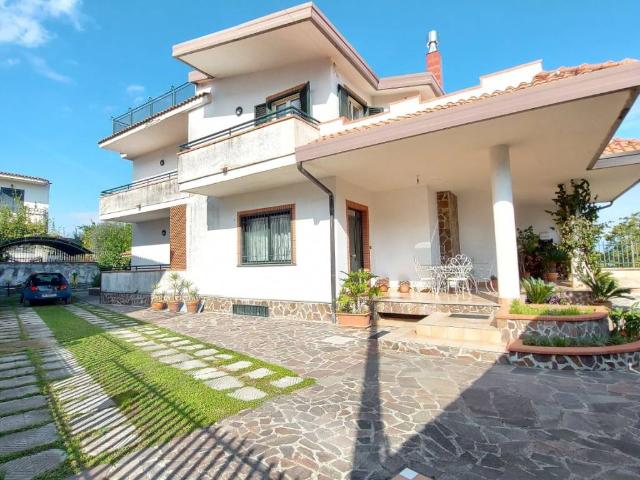 Villa in vendita a Somma Vesuviana NA
