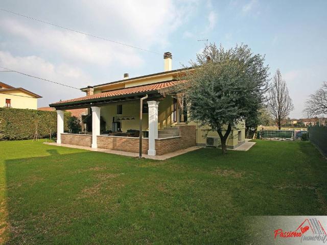 Villa in vendita a Sommacampagna VR