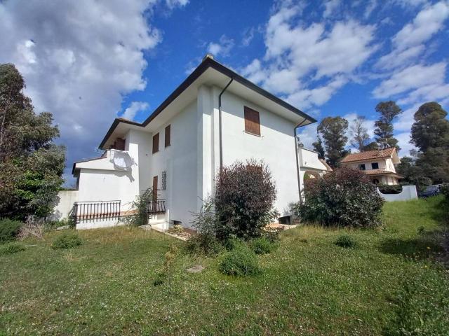 Villa in vendita a Sabaudia LT
