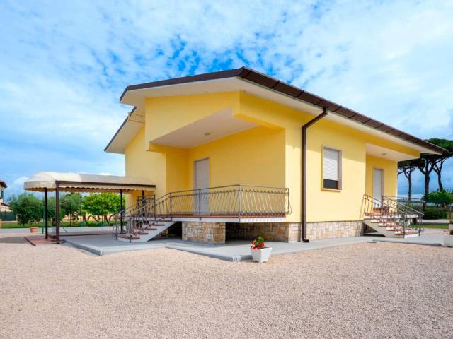 Villa in vendita a Sabaudia LT