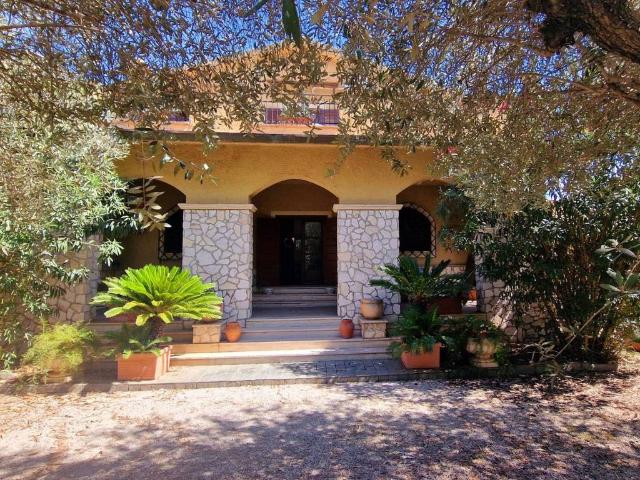 Villa in vendita a Sabaudia LT