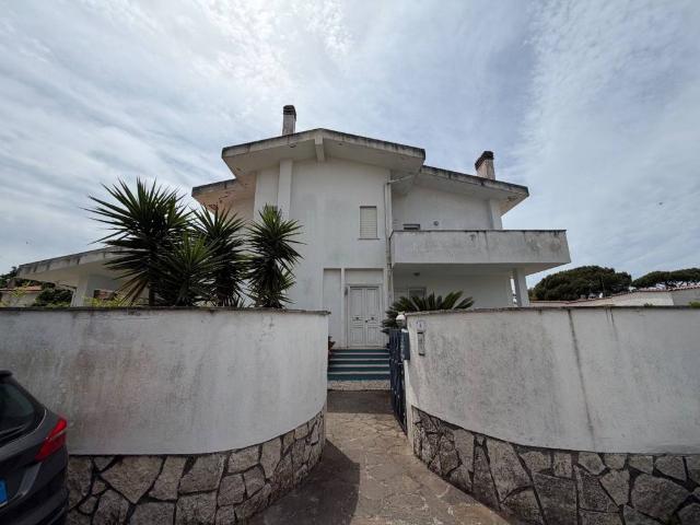Villa in vendita a Sabaudia LT