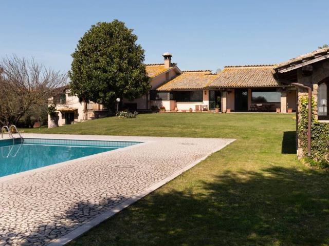 Villa in vendita a Sacrofano RM