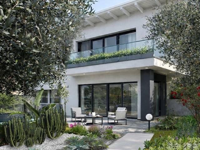 Villa in vendita a Sale Marasino BS