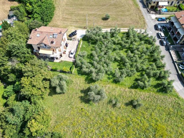 Villa in vendita a Sale Marasino BS