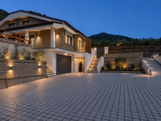 Villa in vendita a Salerno SA