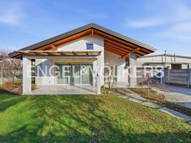 Villa in vendita a Samarate VA