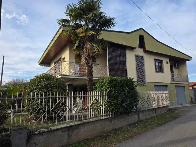 Villa in vendita a Samarate VA