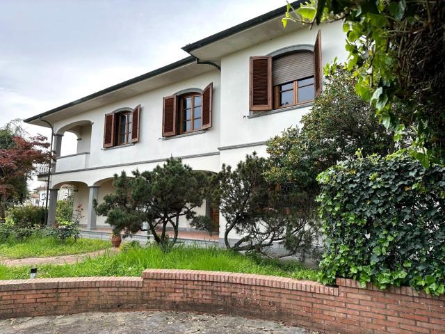 Villa in vendita a San Marco Lucca in Buono composto da 12vani