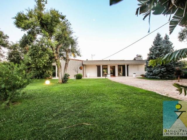 Villa in vendita a San Michele Salentino BR