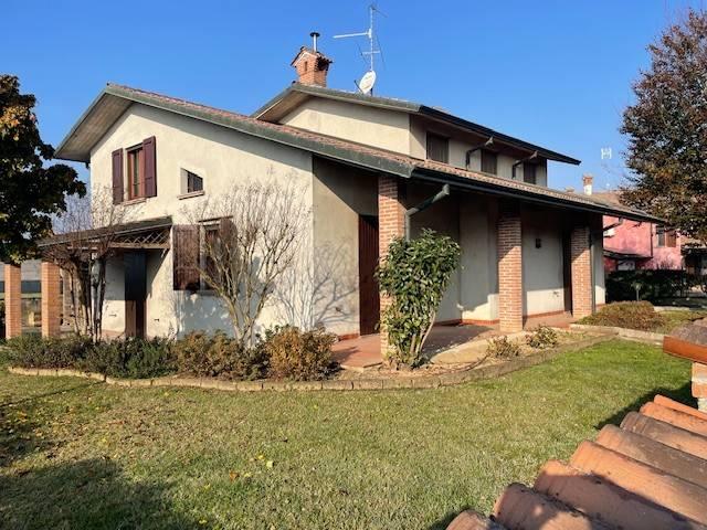 Villa in vendita a San Bassano CR