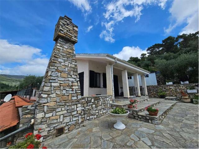 Villa in vendita a San Bartolomeo al Mare IM
