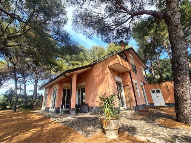 Villa in vendita a San Bartolomeo al Mare IM