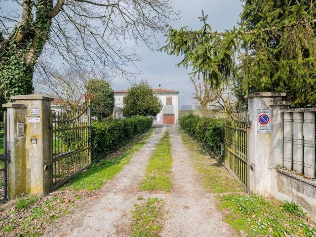 Villa in vendita a San Benedetto Po MN