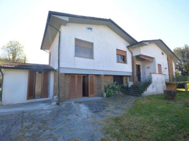 Villa in vendita a San Concordio Contrada Lucca 210 mq Rif: 1407960