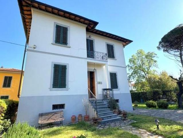 Villa in vendita a San Concordio Contrada Lucca 300 mq Rif: 1409512