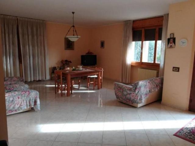 Villa in vendita a San Costanzo PU