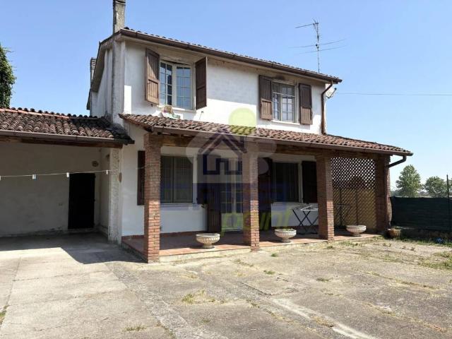 Villa in vendita a San Daniele Po CR