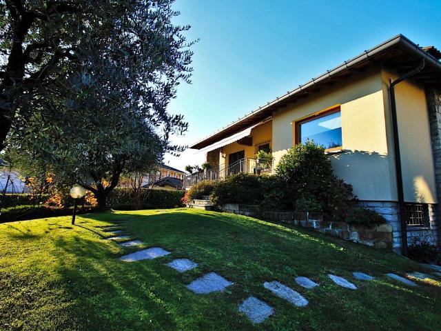 Villa in vendita a San Fermo della Battaglia CO