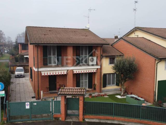 Villa in vendita a San Genesio ed Uniti PV