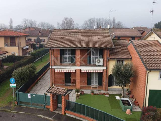 Villa in vendita a San Genesio ed Uniti PV