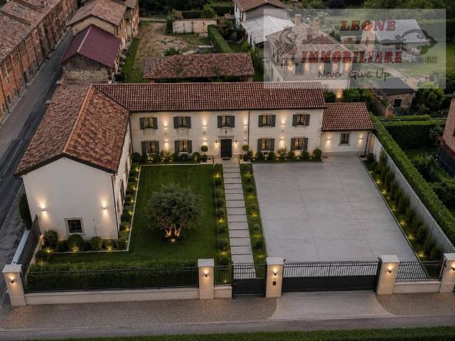 Villa in vendita a San Genesio ed Uniti PV