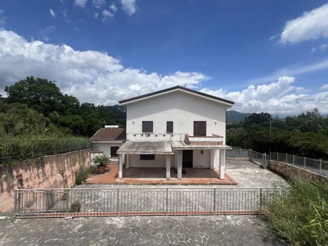 Villa in vendita a San Giovanni a Piro SA
