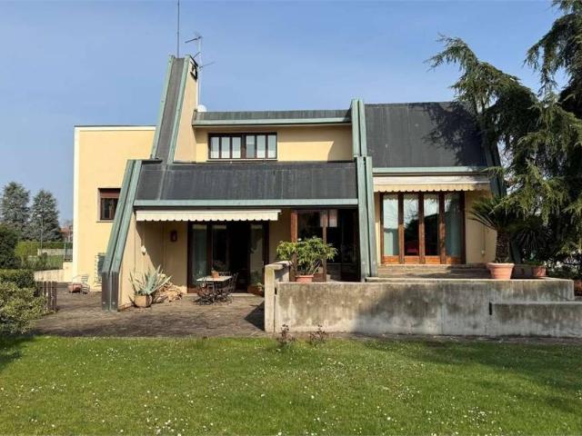 Villa in vendita a San Giovanni al Natisone UD