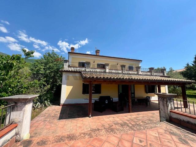 Villa in vendita a San Potito Sannitico