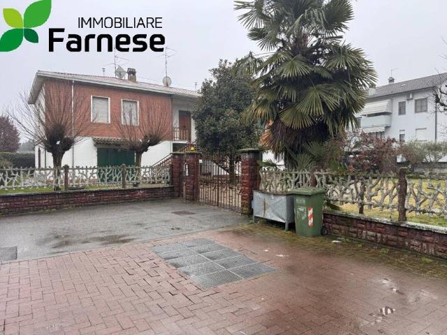 Villa in vendita a San Rocco al Porto LO