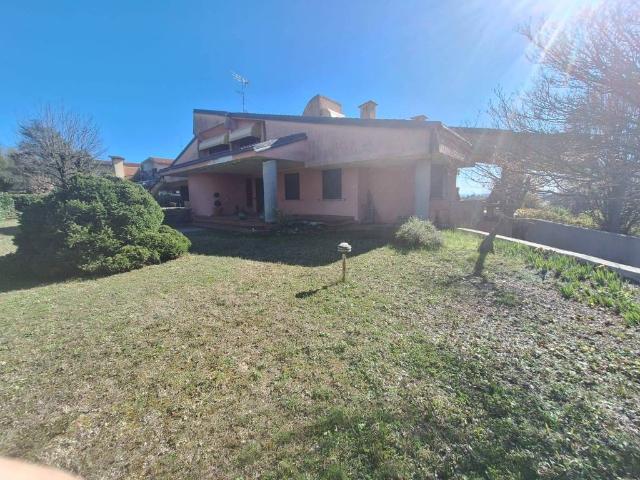 Villa in vendita a San Salvatore Monferrato AL