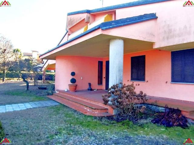Villa in vendita a San Salvatore Monferrato AL
