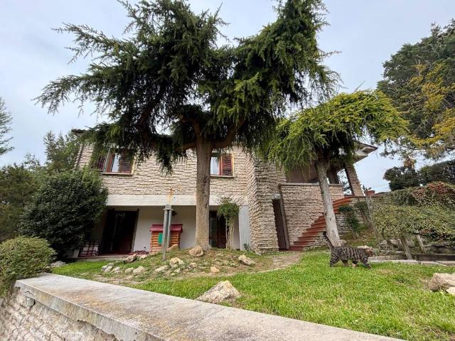 Villa in vendita a San Severino Marche MC