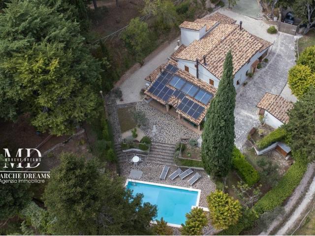 Villa in vendita a San Severino Marche MC