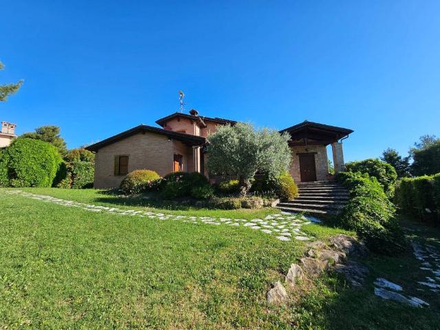 Villa in vendita a San Severino Marche MC