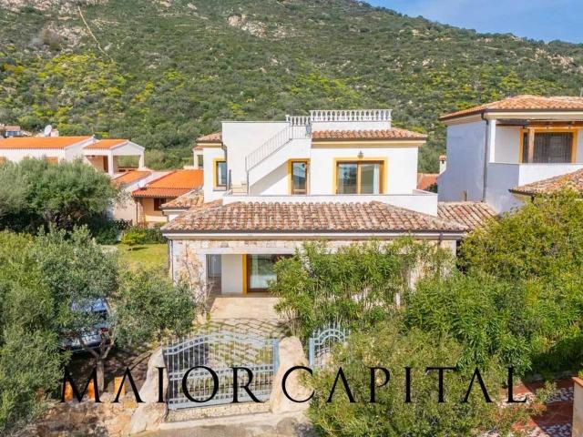 Villa in vendita a San Teodoro