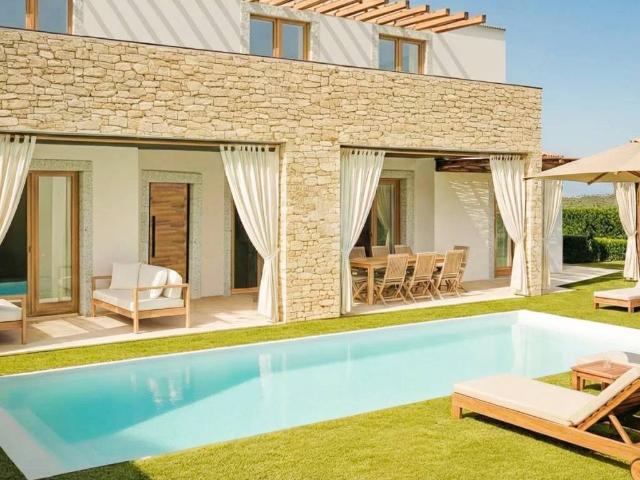 Villa in vendita a San Teodoro OT