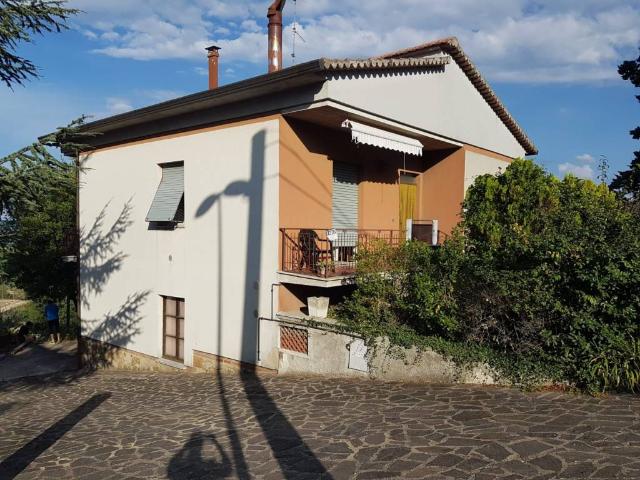 Villa in vendita a San Venanzo TR