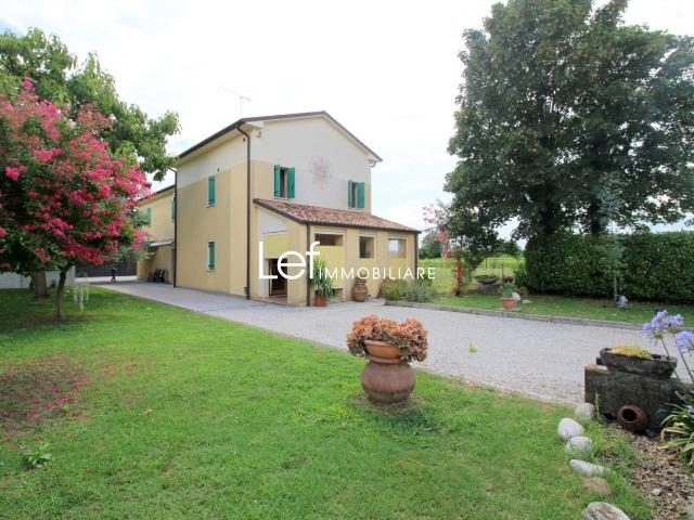VILLA in VENDITA a SAN VENDEMIANO di 6 vani