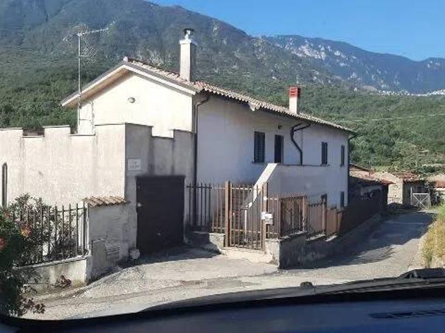 Villa in vendita a San Vincenzo Valle Roveto AQ