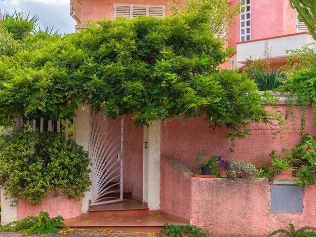 Villa in vendita a San Vito SU