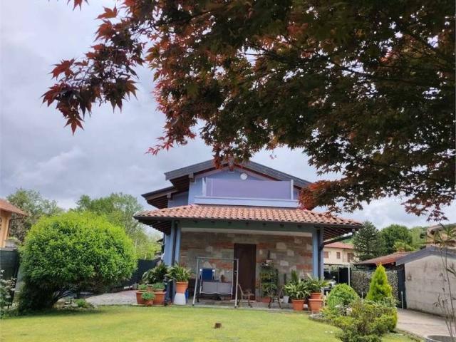 Villa in vendita a Sangiano VA