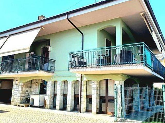 Villa in vendita a Sannazzaro de' Burgondi PV