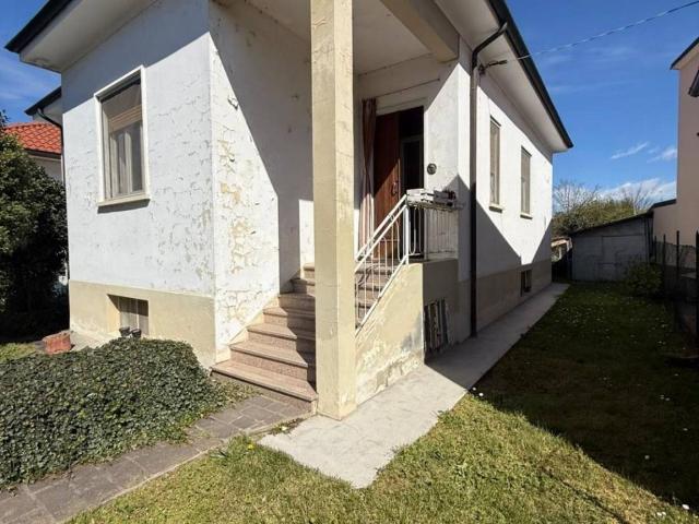 Villa in vendita a Sannazzaro de' Burgondi PV