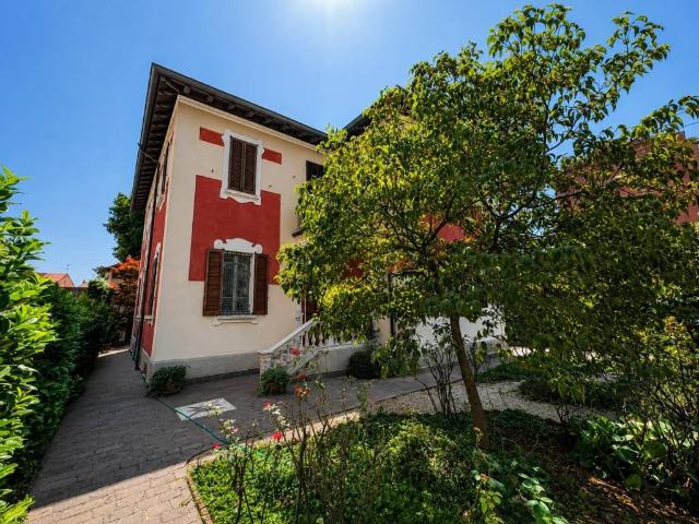 Villa in vendita a Sannazzaro de' Burgondi PV