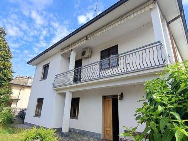Villa in vendita a Sannazzaro de' Burgondi PV