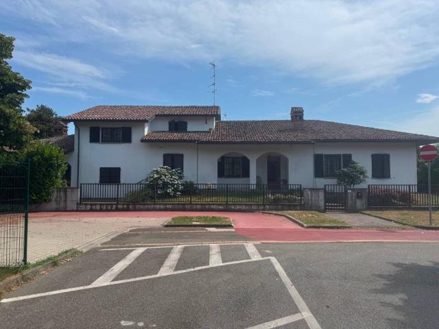 Villa in vendita a Sannazzaro de' Burgondi PV