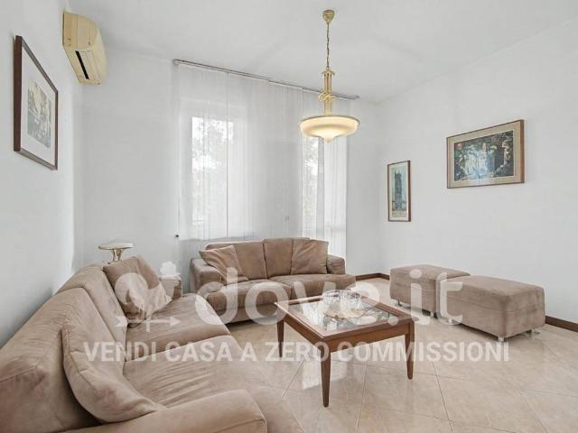 Villa in vendita a Sannazzaro de' Burgondi PV