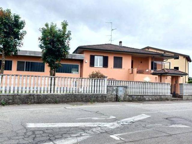 Villa in vendita a Sannazzaro de' Burgondi PV