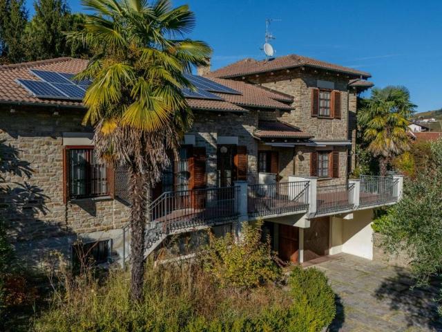 Villa in vendita a Santo Stefano Belbo CN